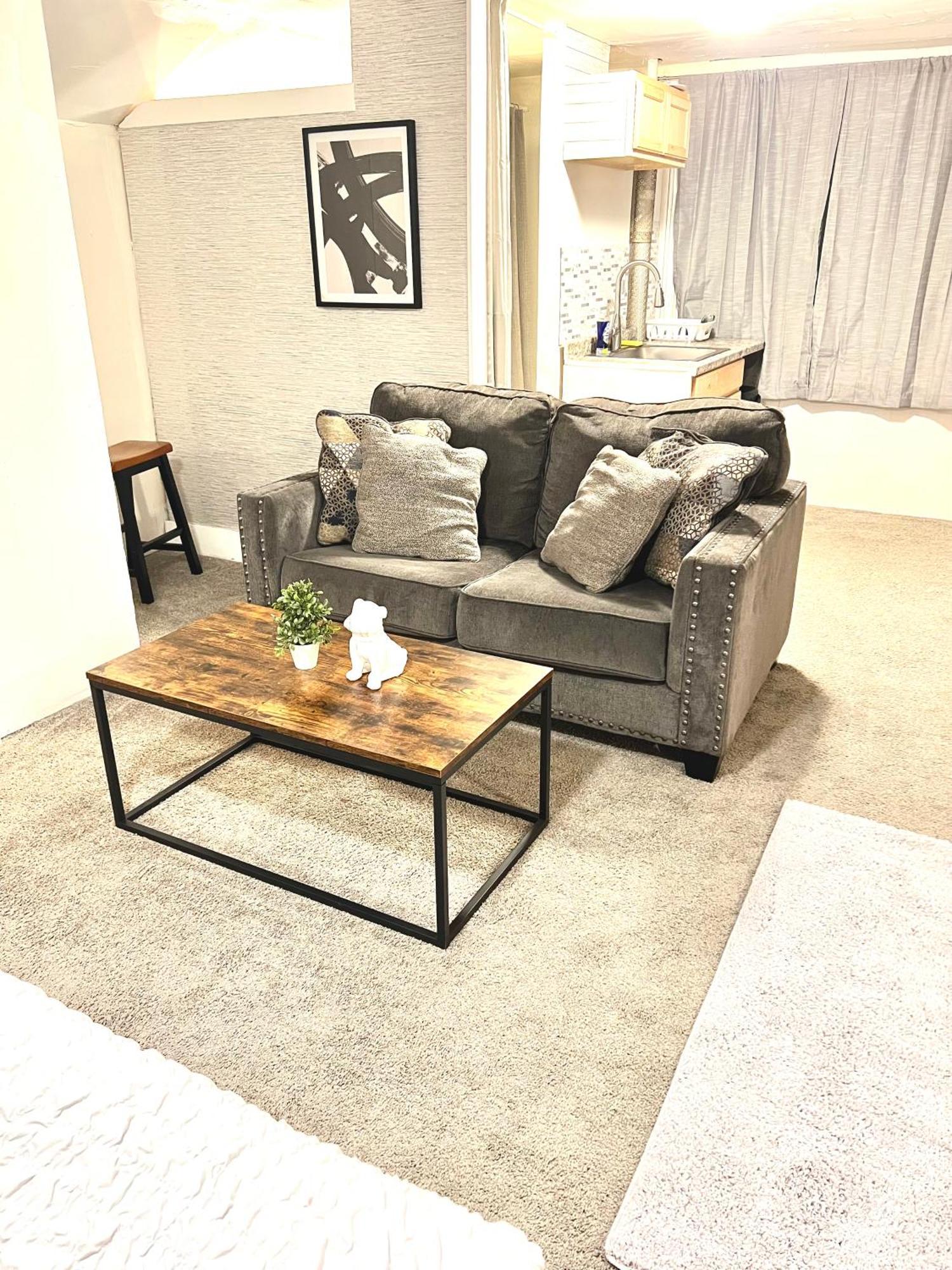 דטרויט Two Bedroom Villa Studio With Fireplace & Living Room מראה חיצוני תמונה