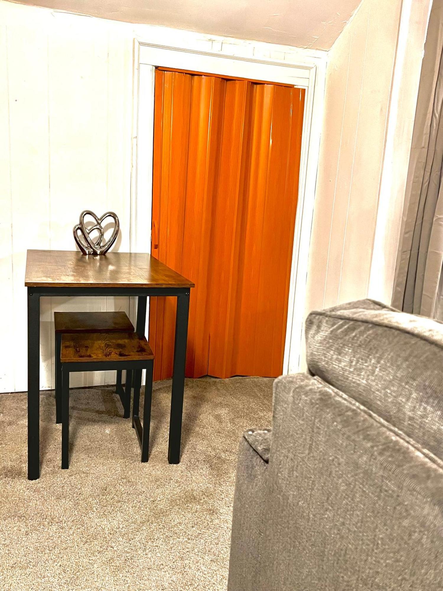 דטרויט Two Bedroom Villa Studio With Fireplace & Living Room מראה חיצוני תמונה